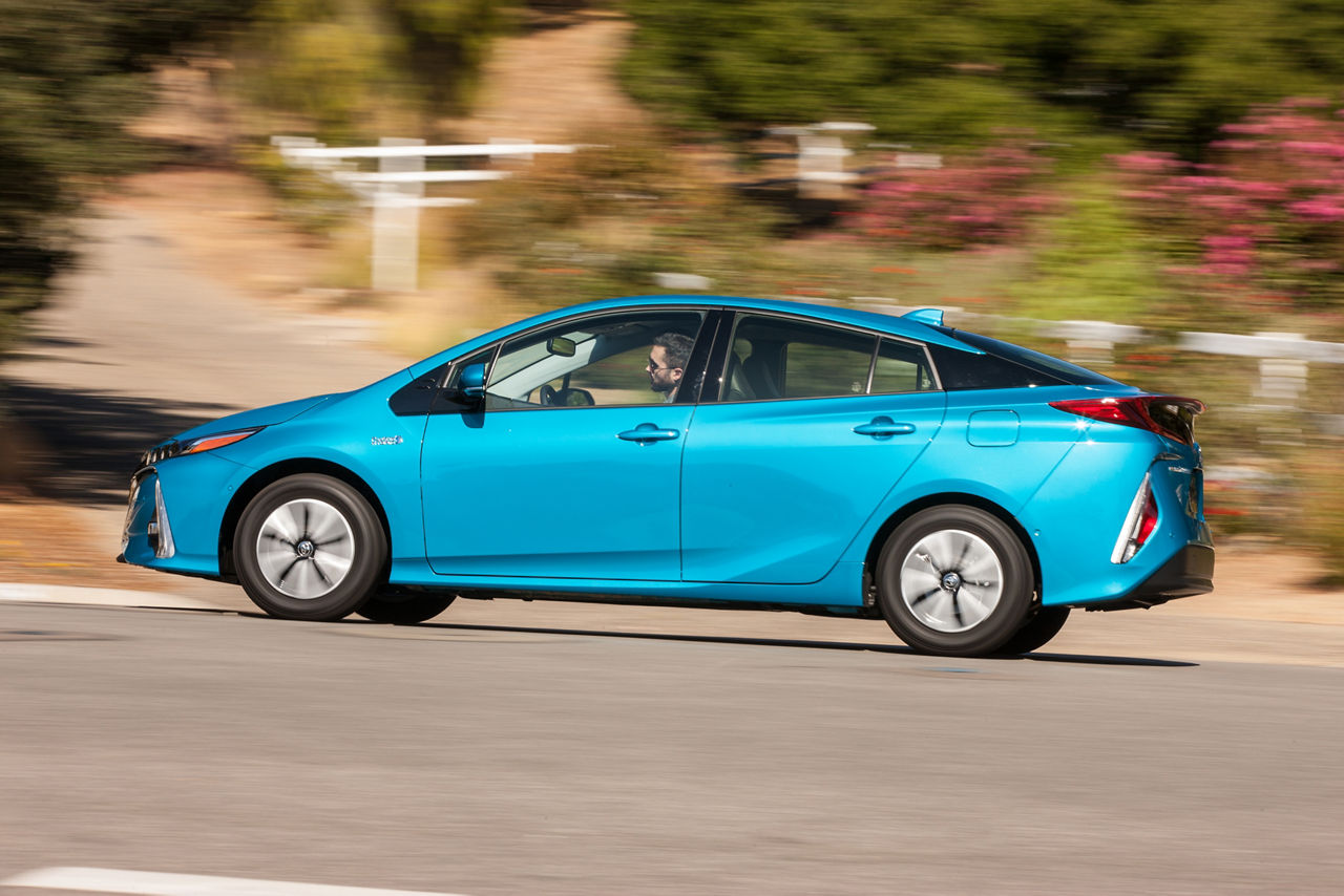 2017 Toyota Prius Prime Advanced 002