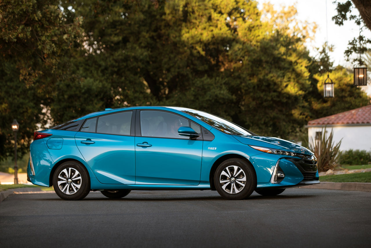 2017 Toyota Prius Prime Advanced 011