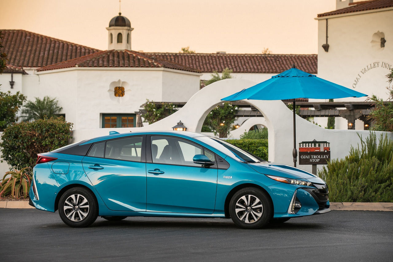 2017 Toyota Prius Prime Advanced 014