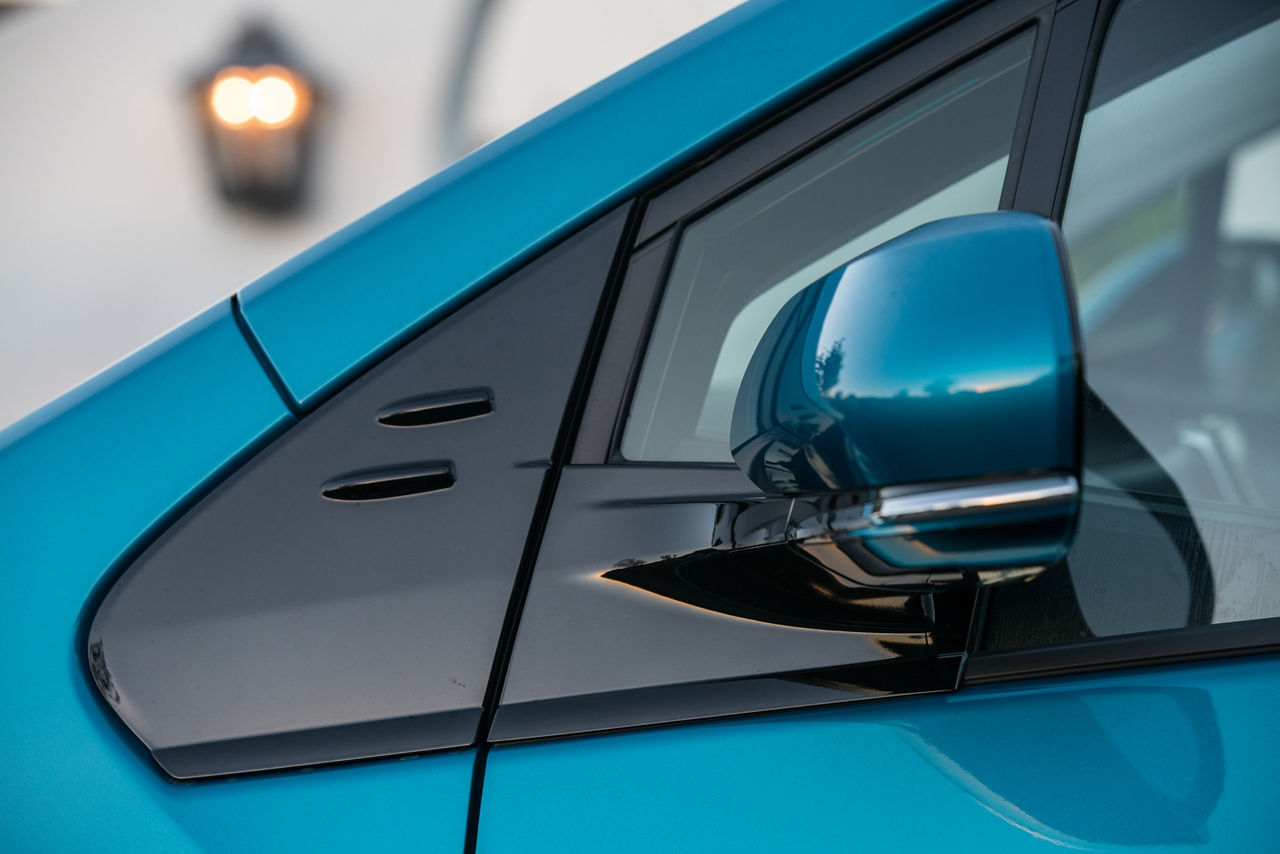 2017 Toyota Prius Prime Advanced 016