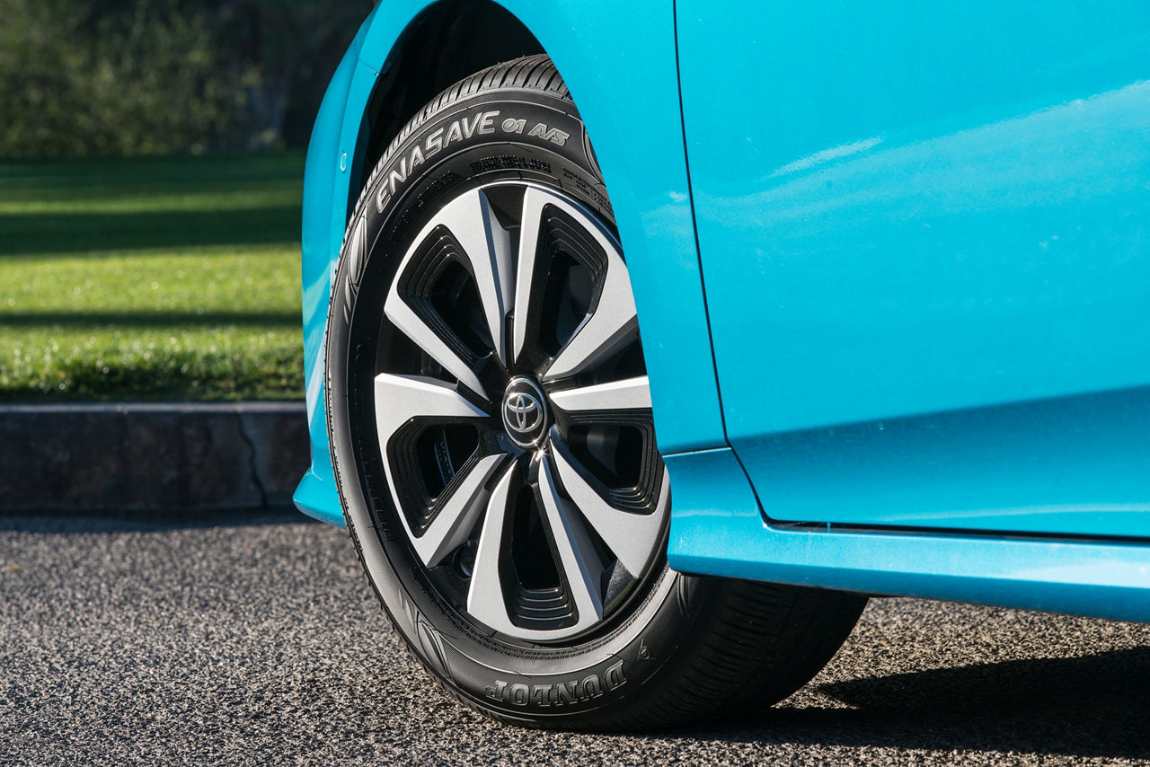 2017 Toyota Prius Prime Advanced 018