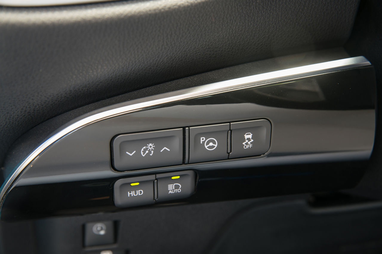 2017 Toyota Prius Prime Advanced 023