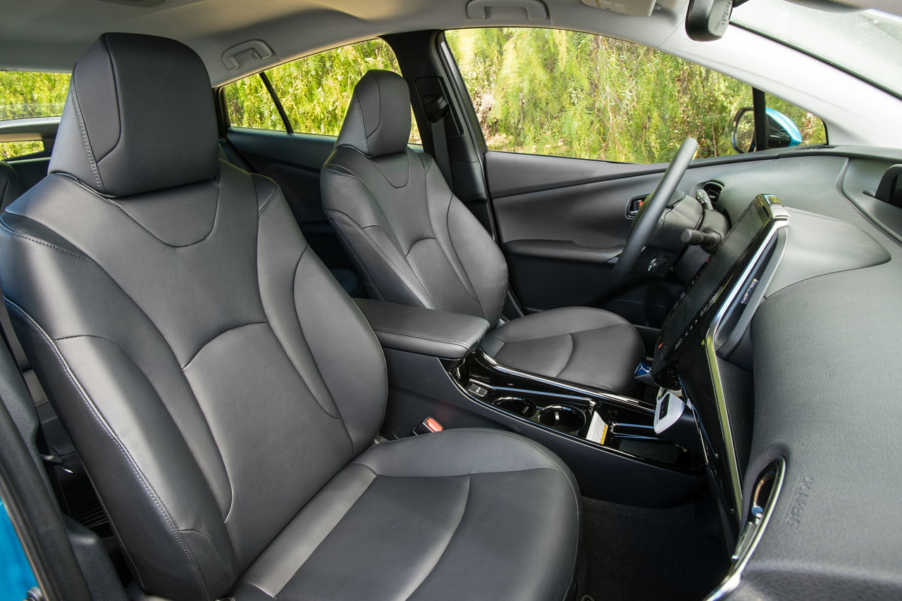 2017 Toyota Prius Prime Advanced 030