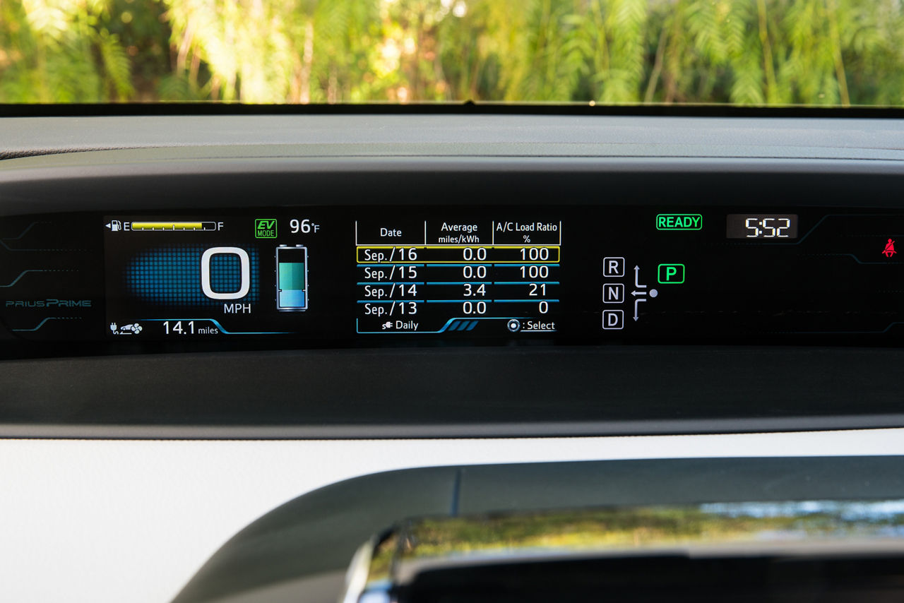2017 Toyota Prius Prime Advanced 034