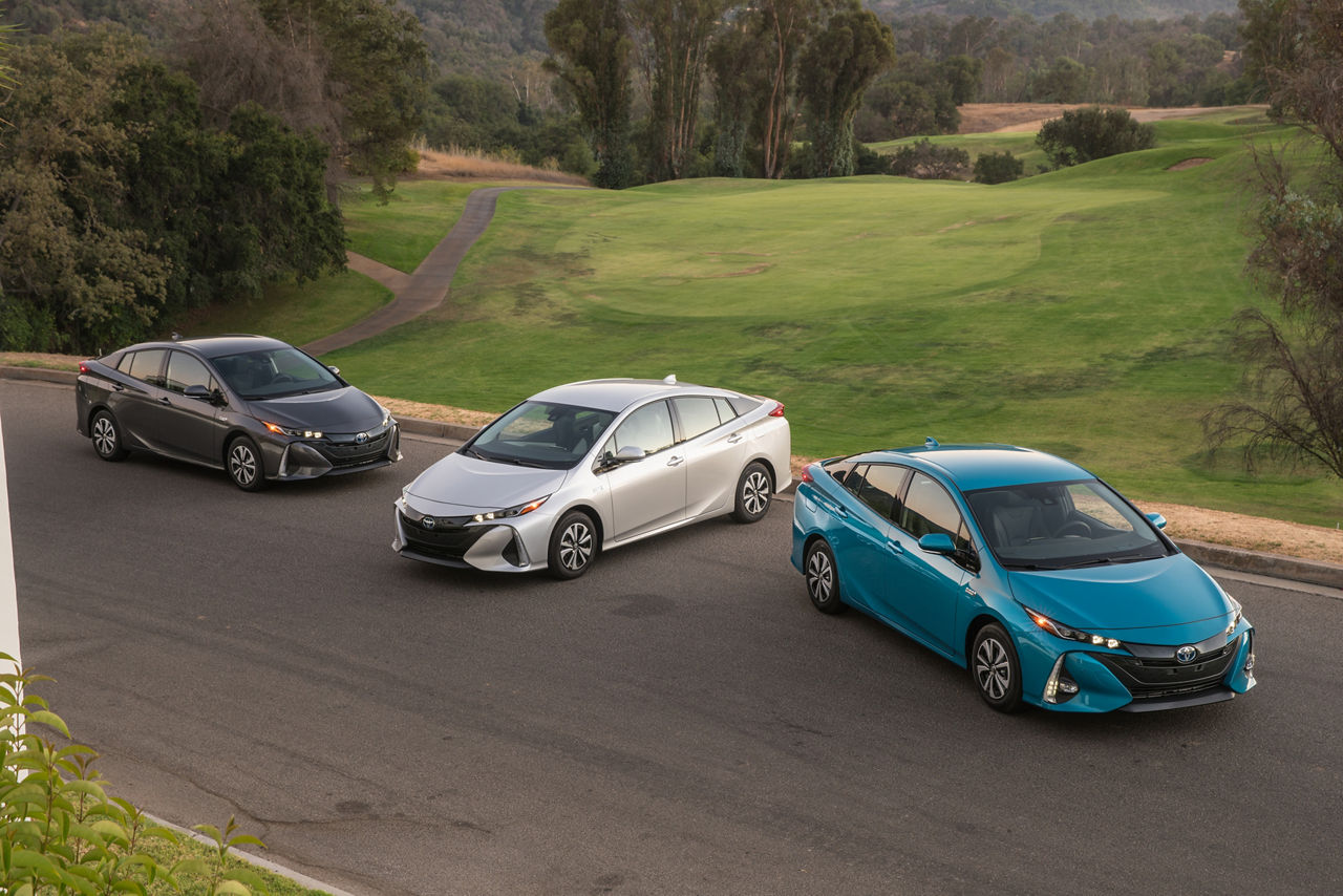2017 Toyota Prius Prime Family 003