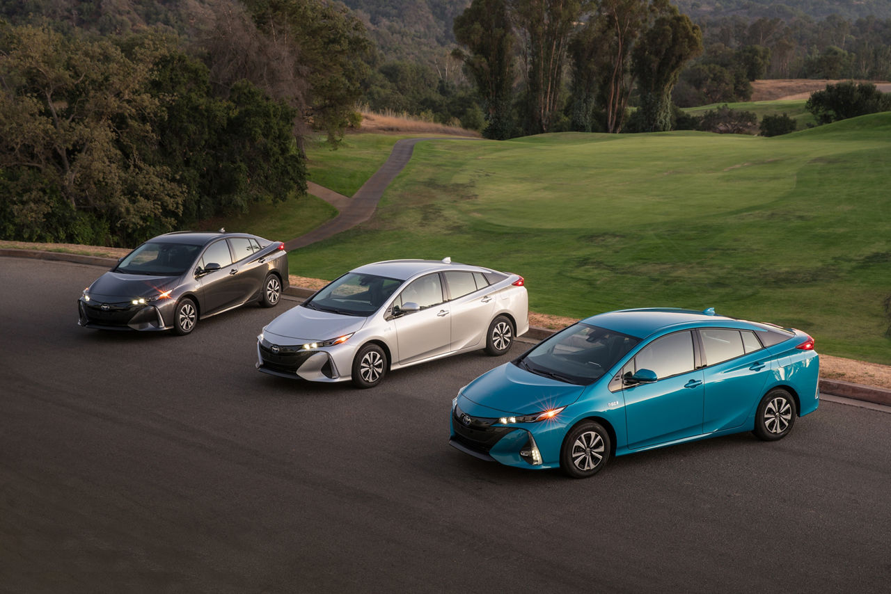 2017 Toyota Prius Prime Family 004