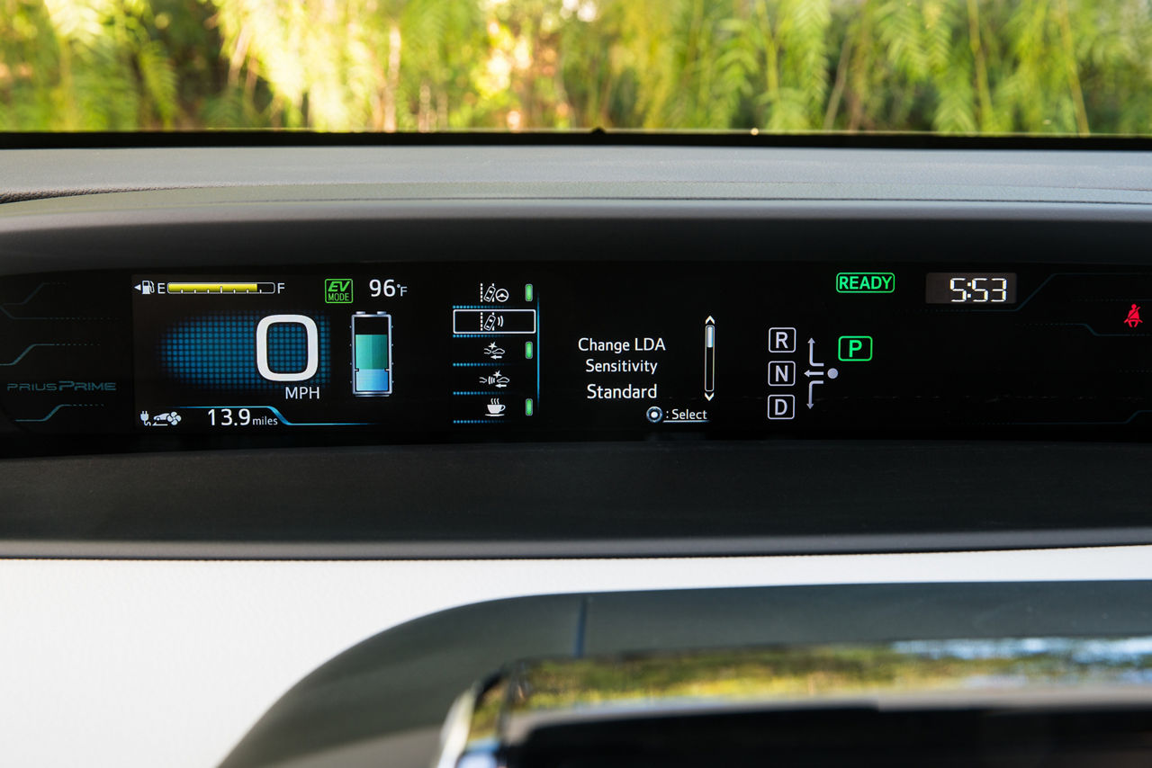 2017 Toyota Prius Prime Plus 002