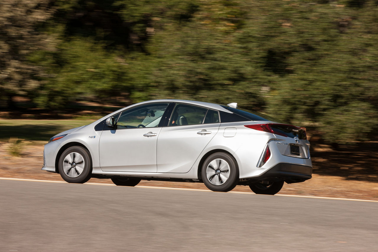 2017 Toyota Prius Prime Premium 002