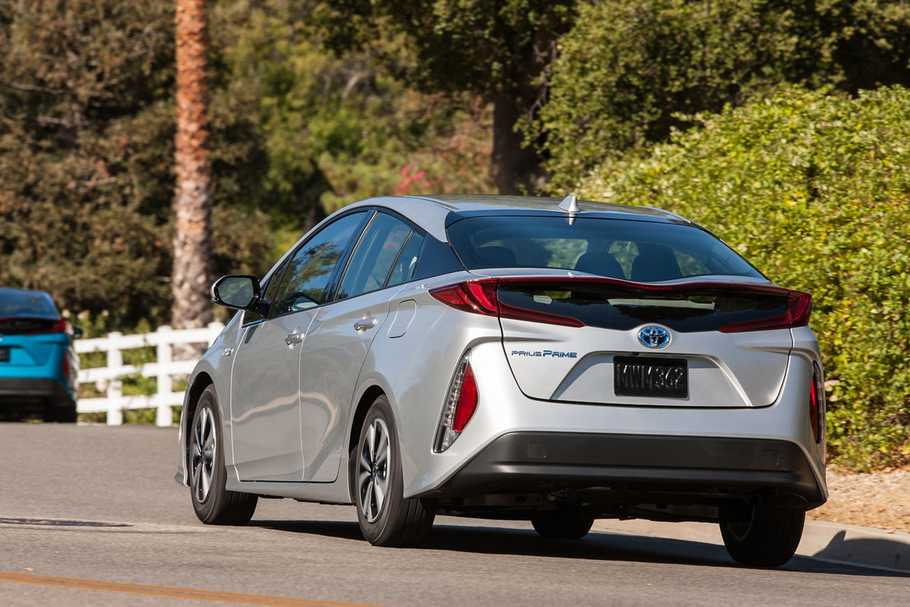 2017 Toyota Prius Prime Premium 004