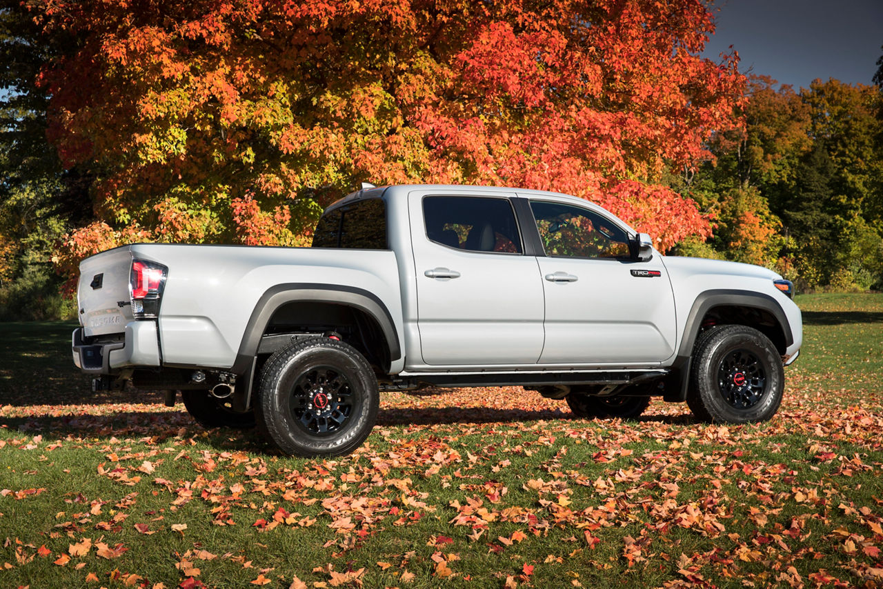 2017_Toyota_Tacoma_TRD_Pro-10