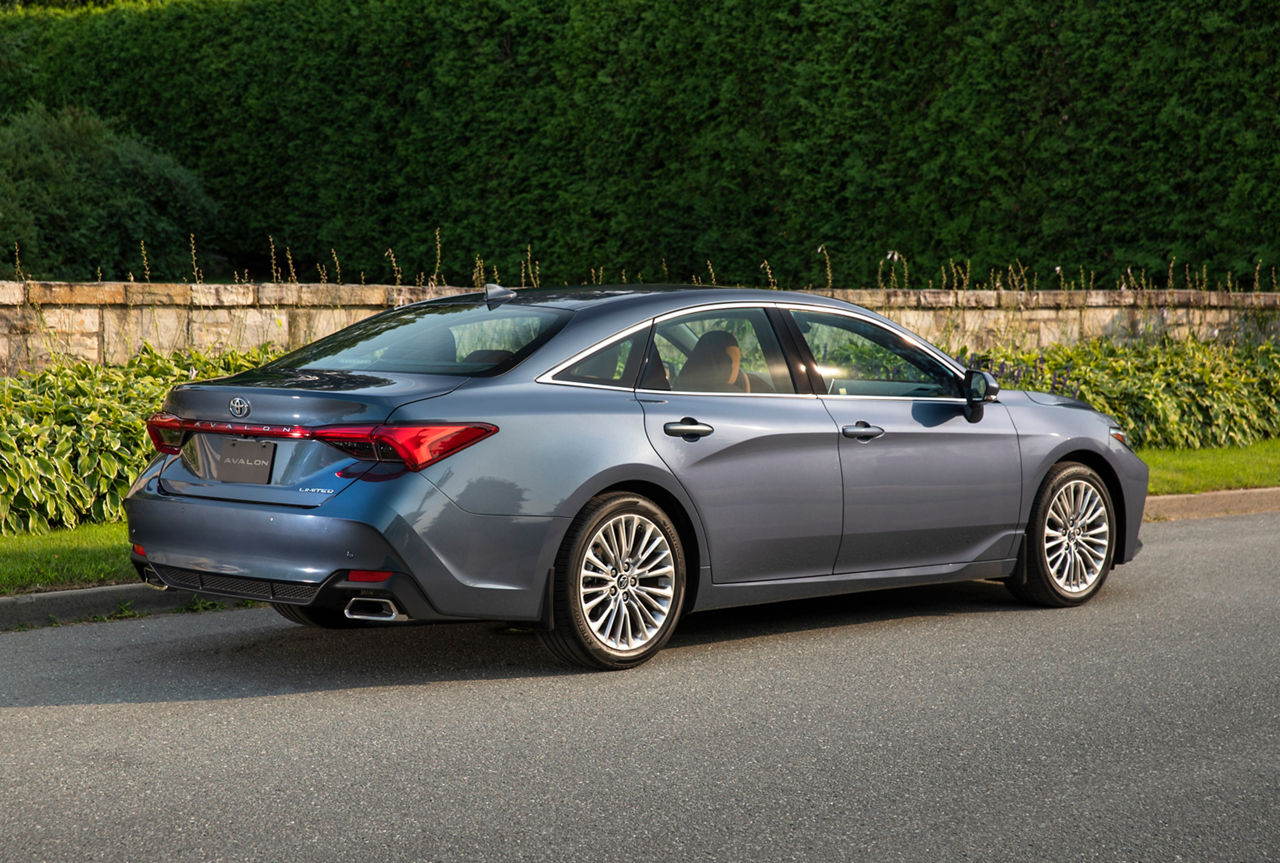2019 Toyota Avalon Limited 04