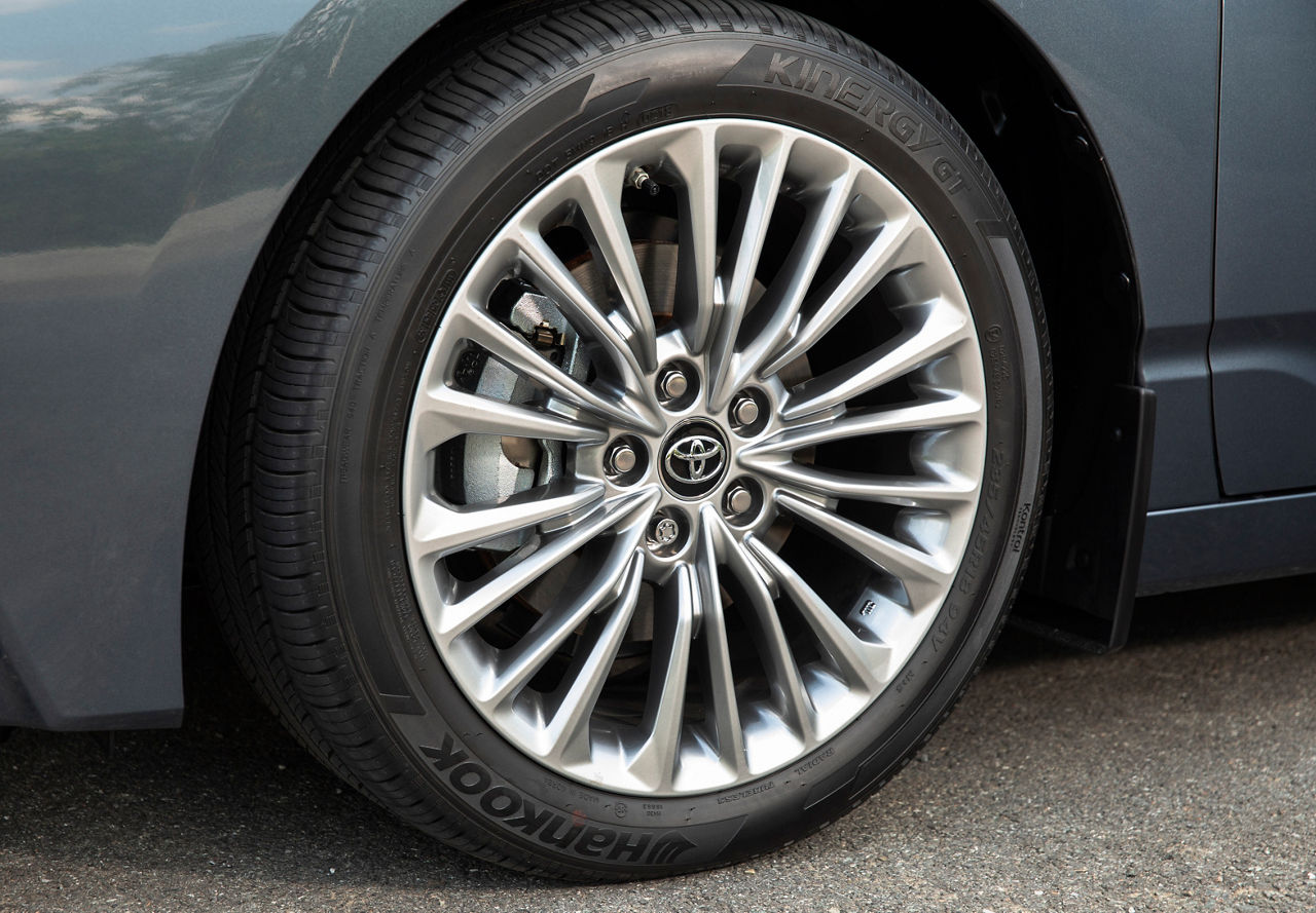 2019 Toyota Avalon Limited 09