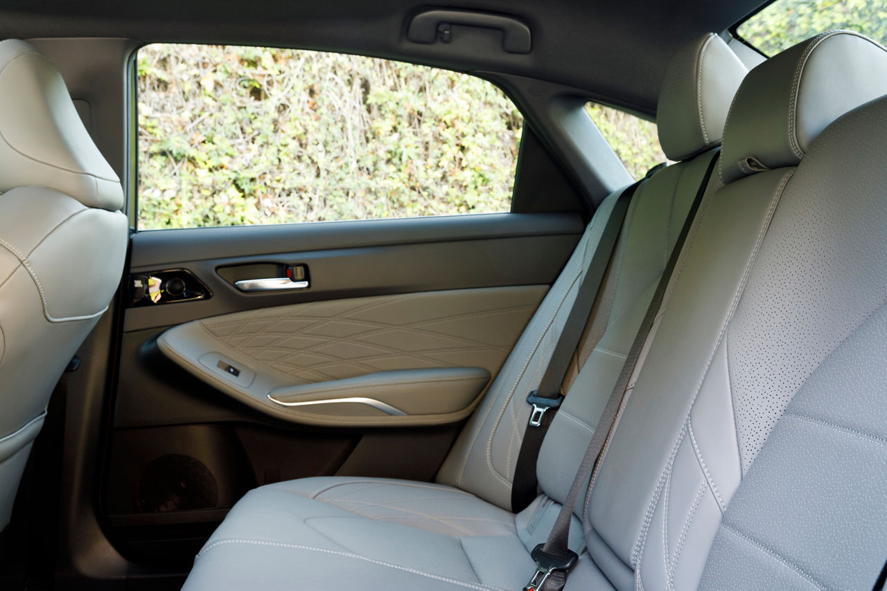2019 Toyota Avalon Limited 04