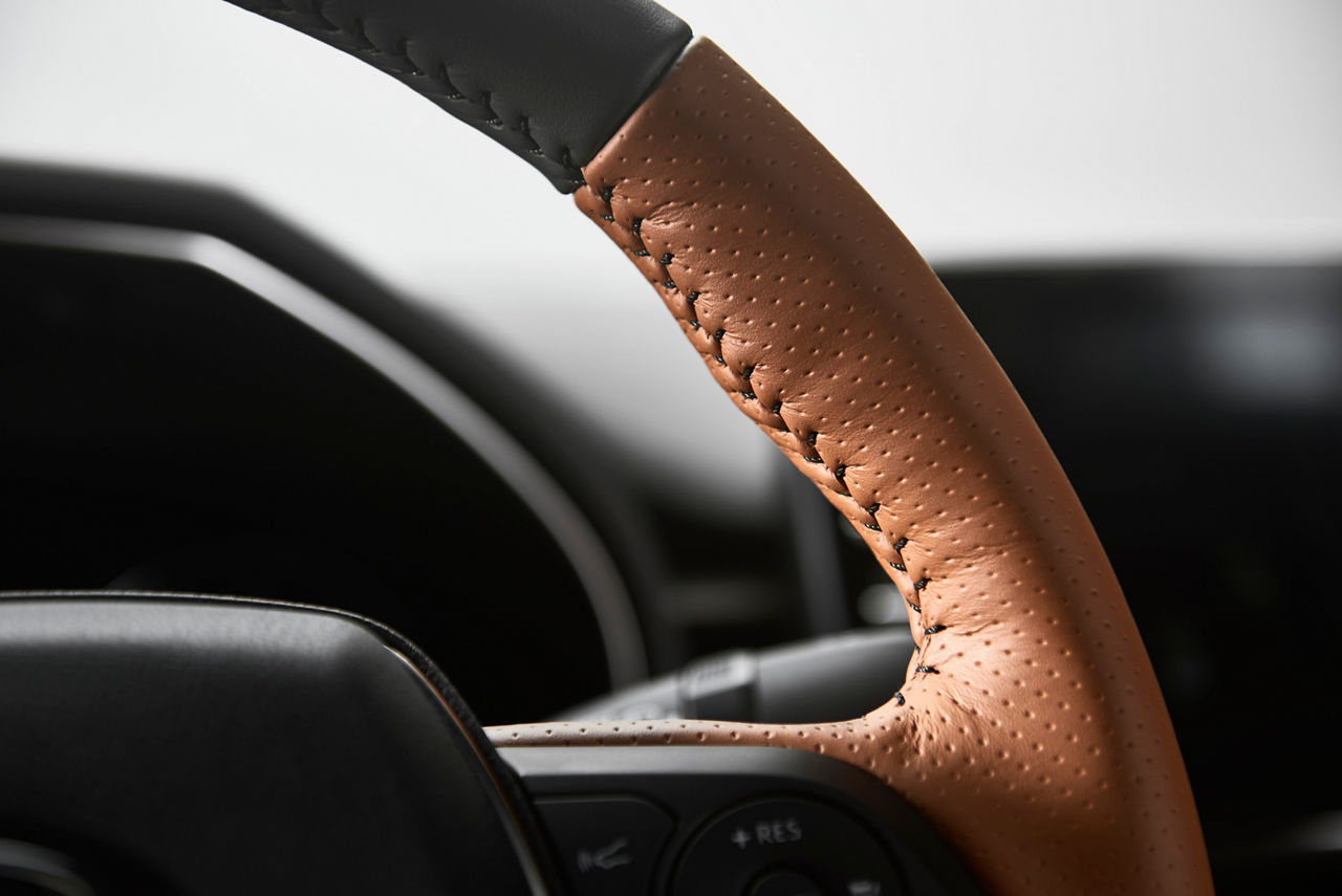 2019 Toyota Avalon Limited interior 02