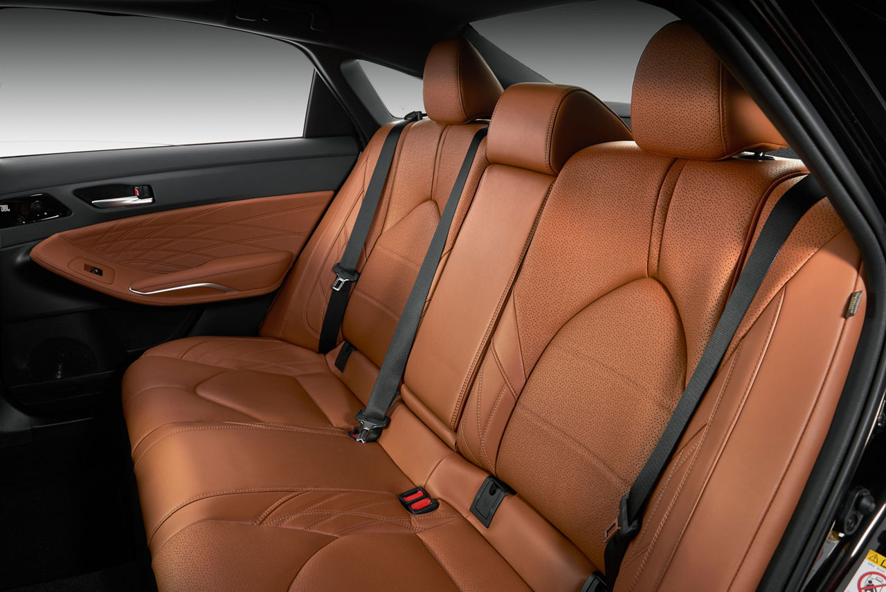 2019 Toyota Avalon Limited interior 05