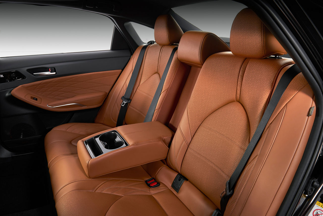 2019 Toyota Avalon Limited interior 06