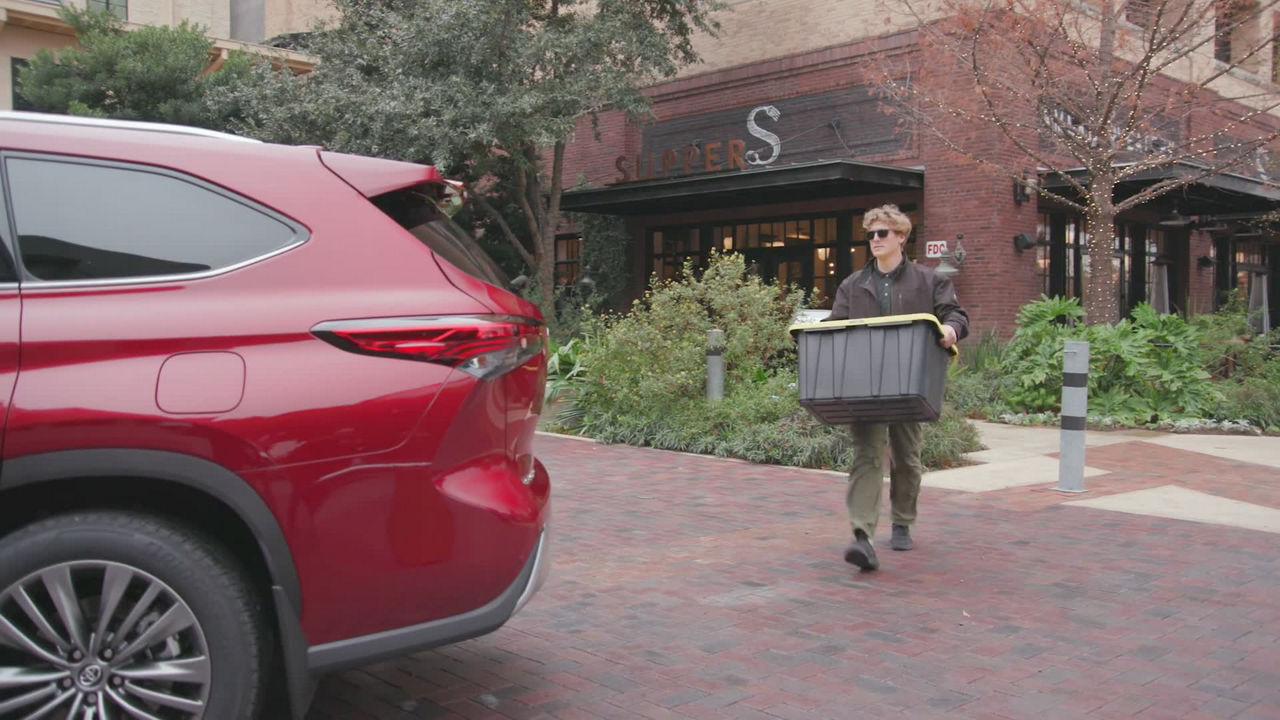 2020 Toyota Highlander Hands-Free Power Rear Liftgate B-ROLL