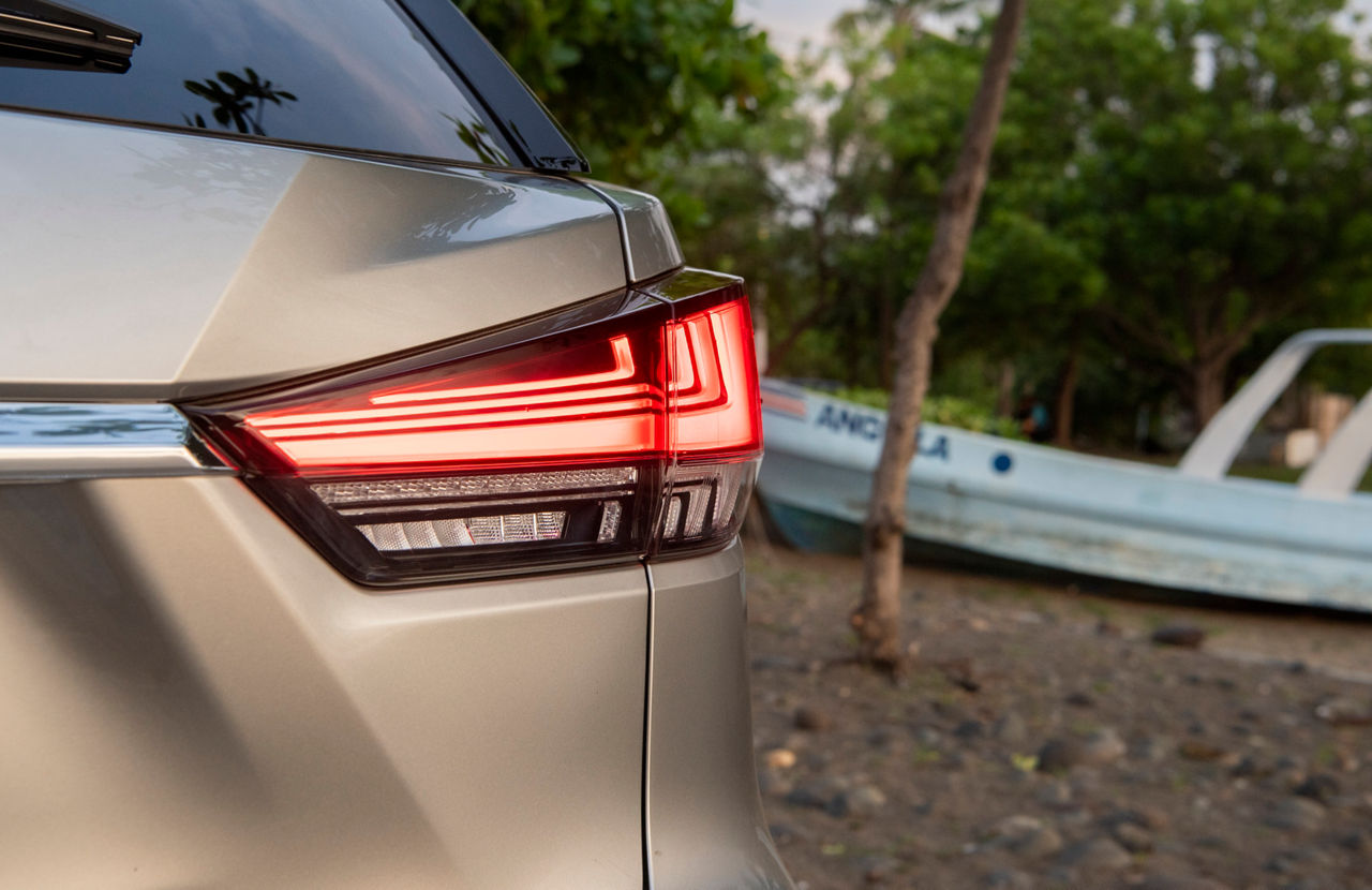 2020 Lexus RX450 H 3row Atomic Silver Noble Brown MC 22