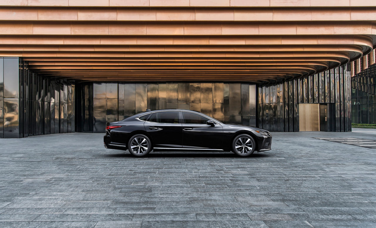 2021 Lexus LS 500 Luxury 002