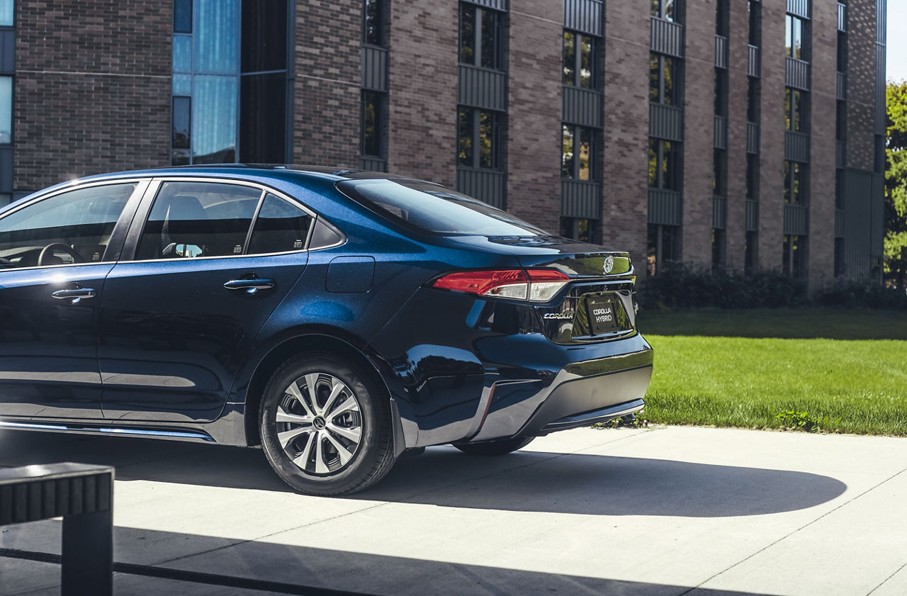 2021-Toyota-Corolla-Sedan-Exterior.jpg