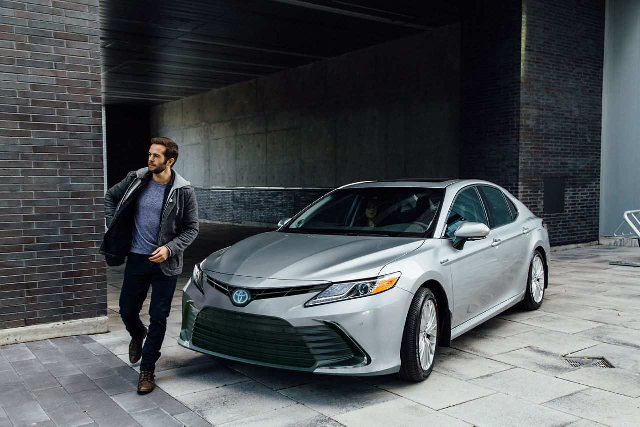 2021_Camry_Hybrid_XLE-1-min.jpg