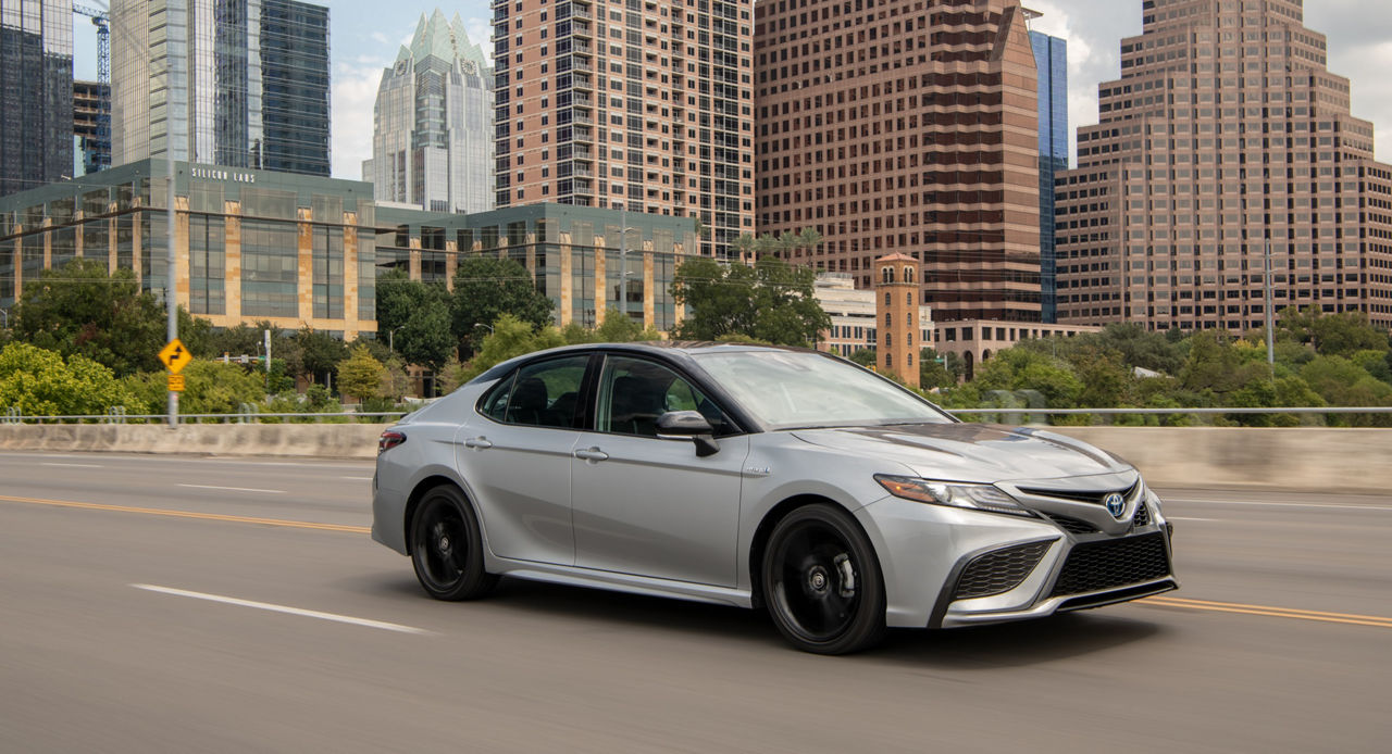 Toyota camry hybrid xle 2021 deals price