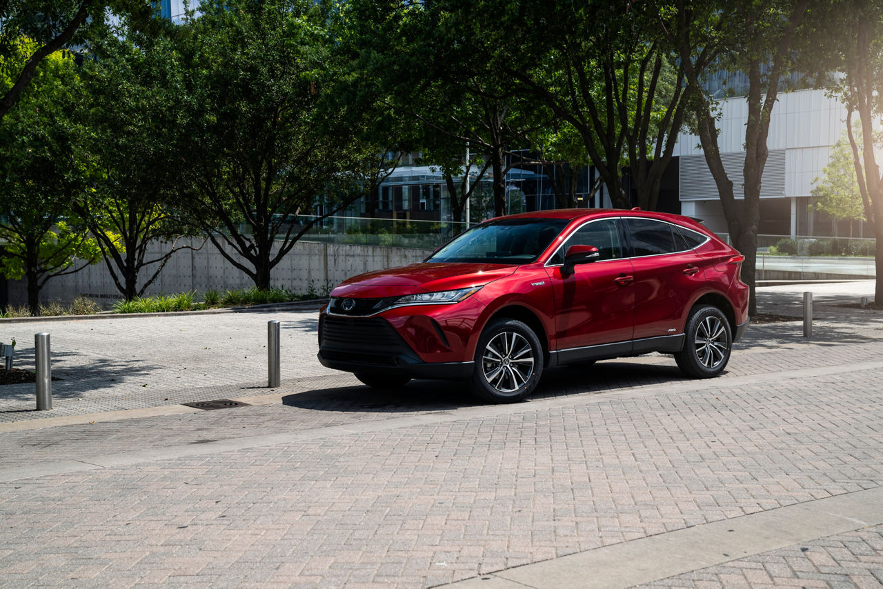 2021_Toyota_Venza_LE_001