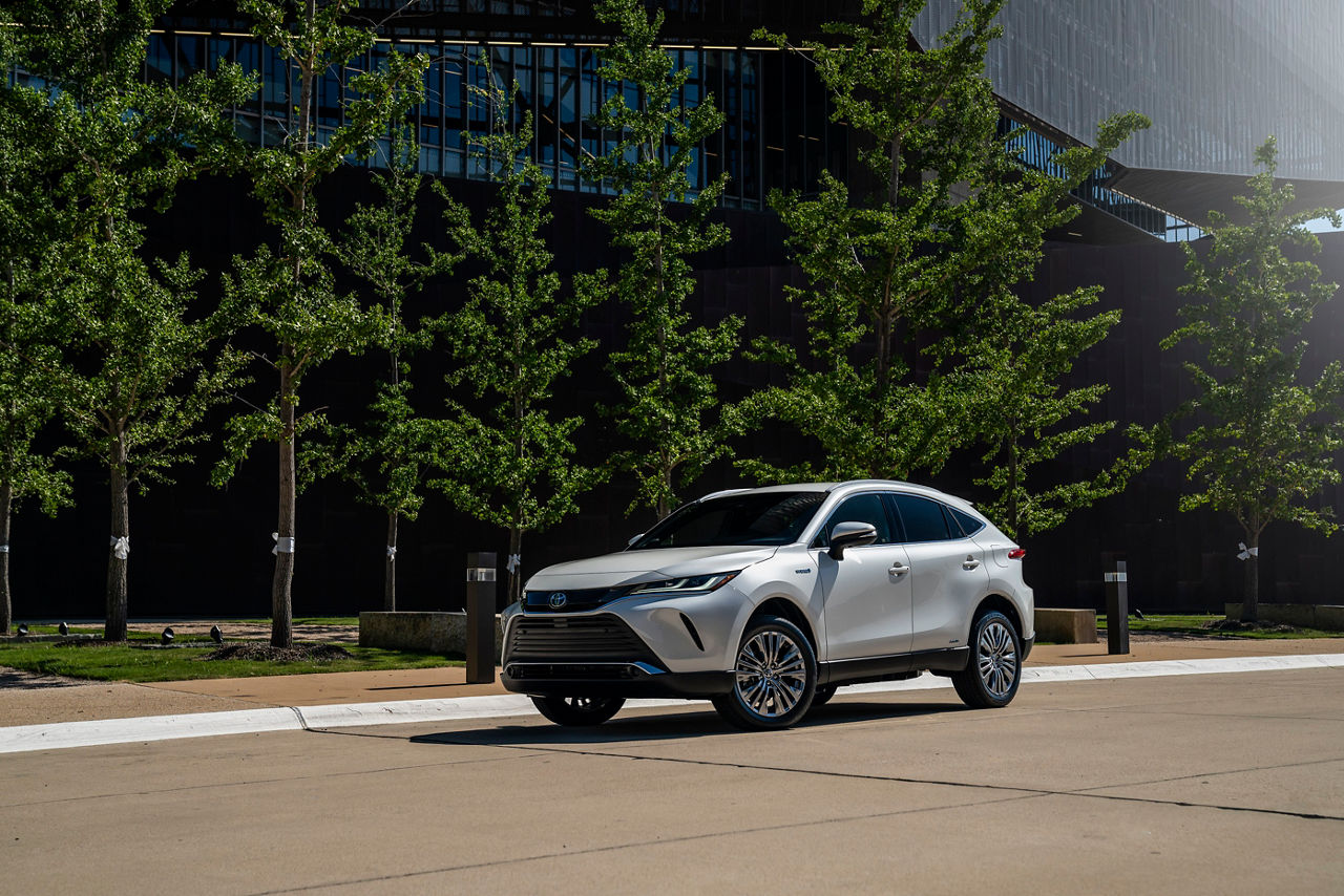 2021_Toyota_Venza_XLE_010