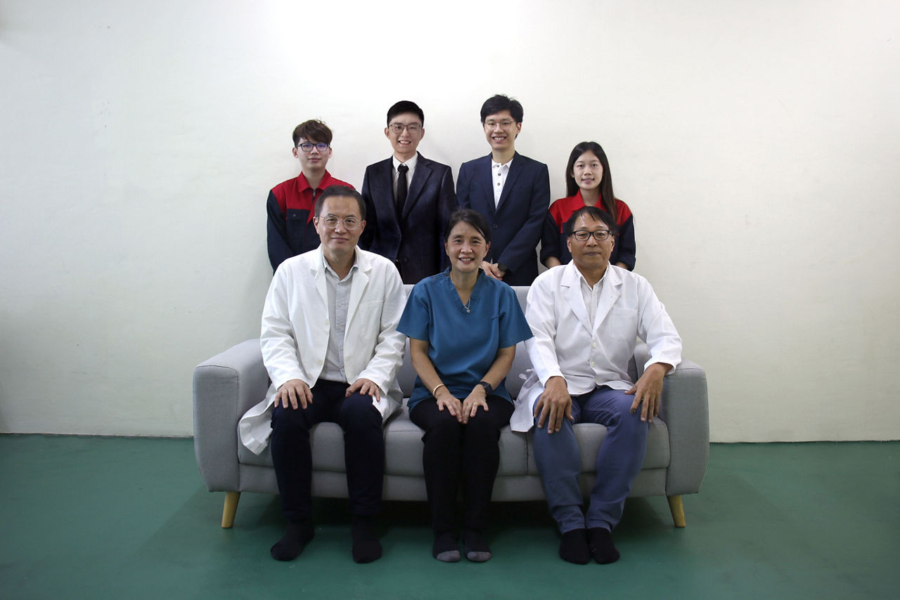 Wondaleaf (Alex Wong  Reuben Tang  Louis Tang  Wong Ping Ming  John Tang  Lau Yien Yien and Sii How Sing)