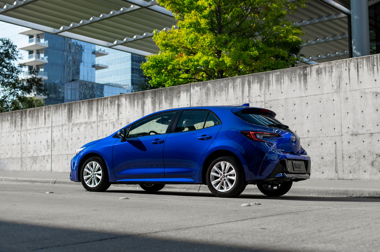 2023 Corolla Hatchback SE Blue Crush Metallic 002