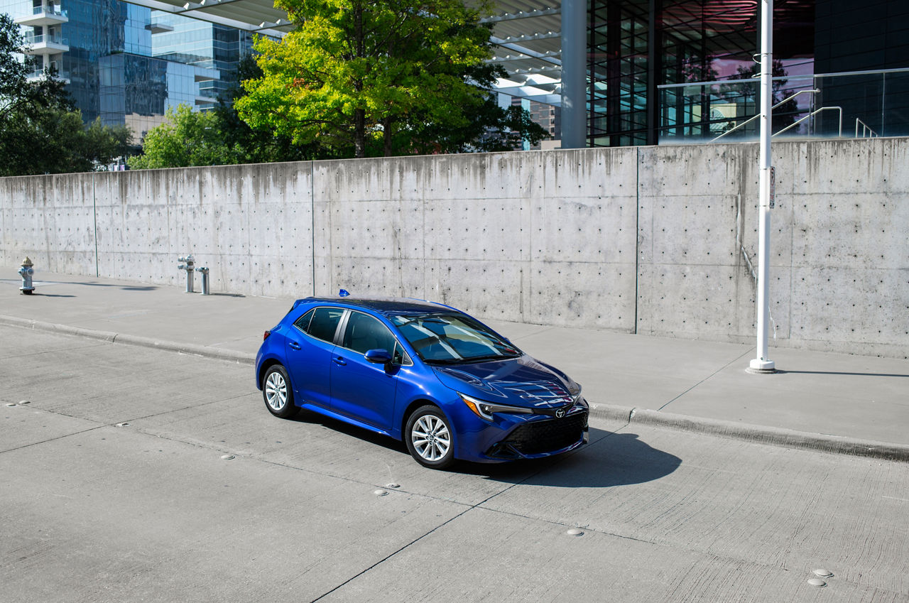 2023 Corolla Hatchback SE Blue Crush Metallic 005