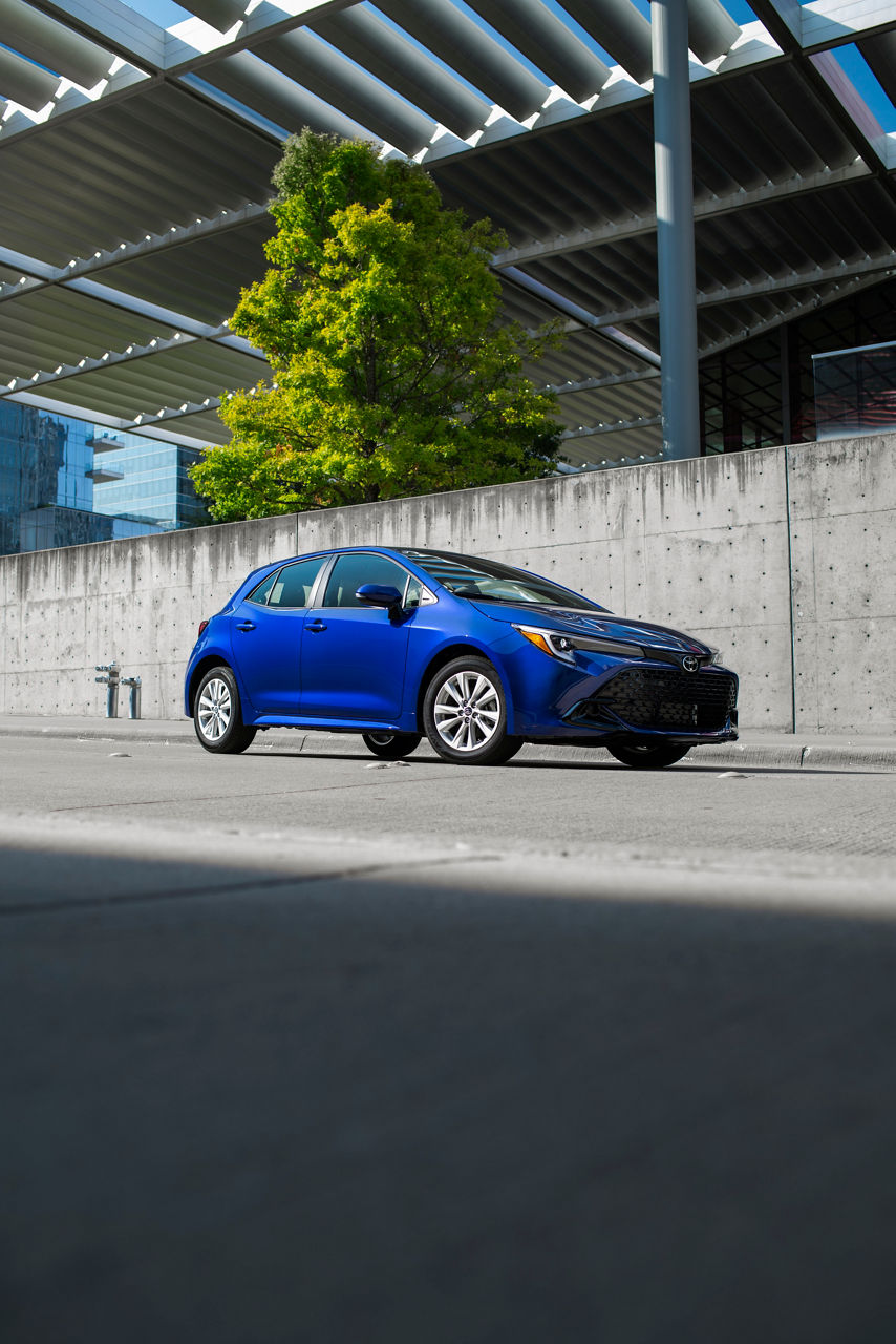 2023 Corolla Hatchback SE Blue Crush Metallic 006