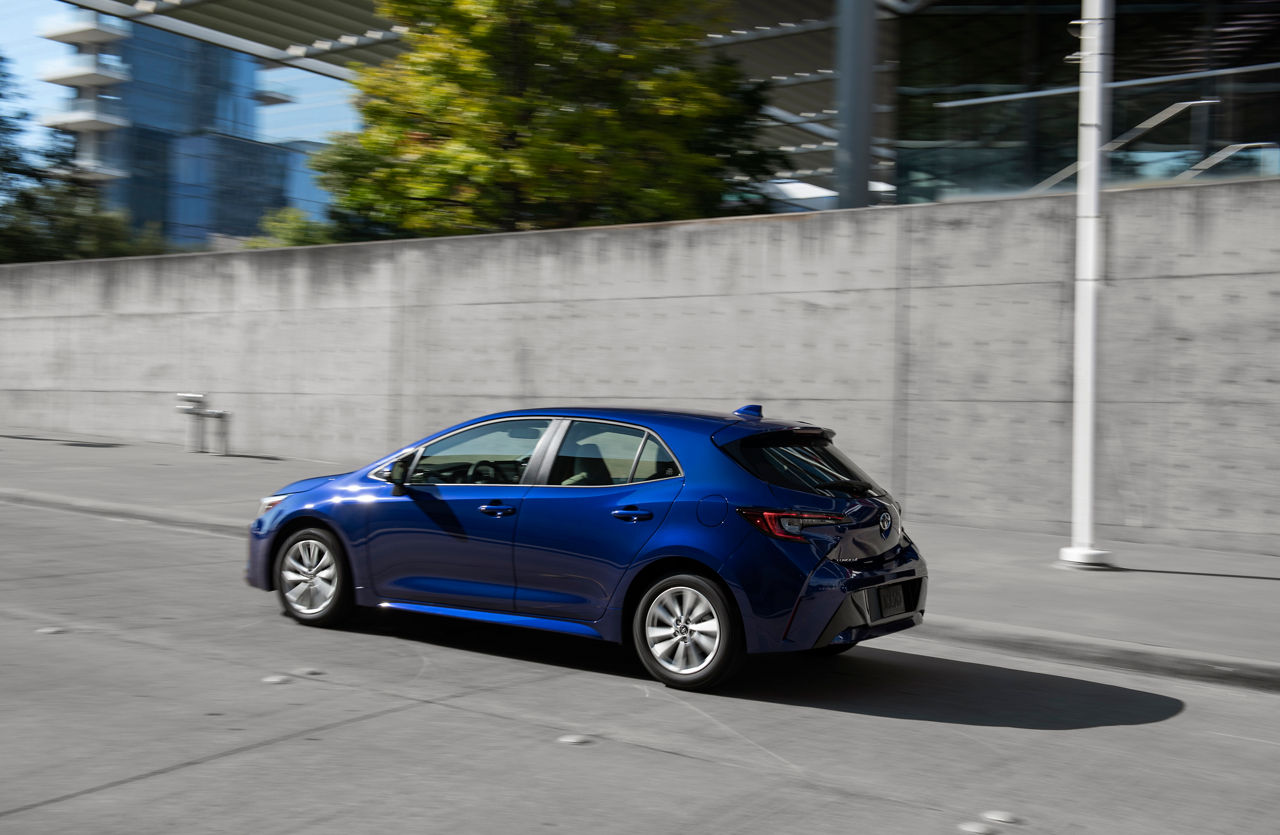 2023 Corolla Hatchback SE Blue Crush Metallic 008