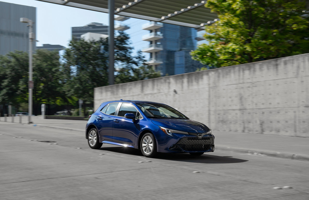 2023 Corolla Hatchback SE Blue Crush Metallic 009