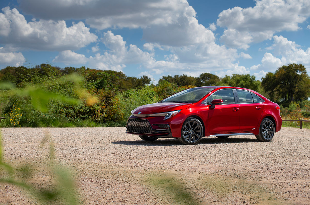 2023 Corolla Hybrid SE Ruby Flare Pearl 049