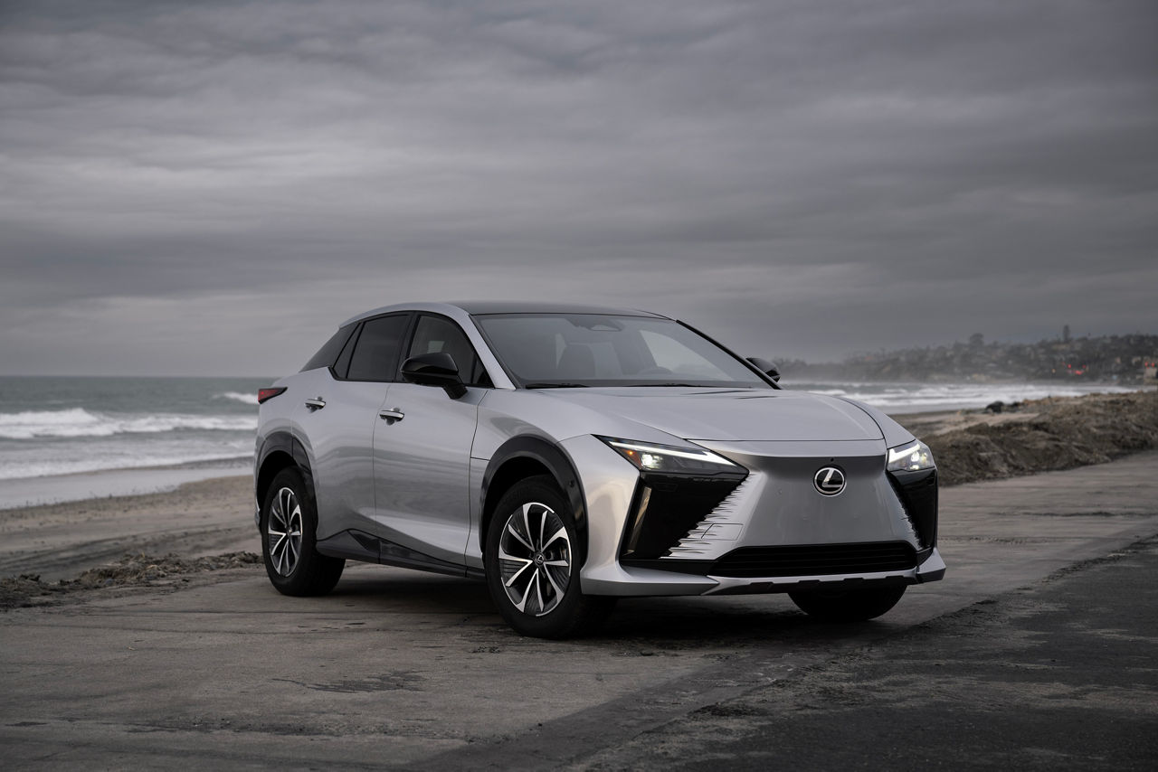 2024 Lexus RZ 450e Premium Iridium 001