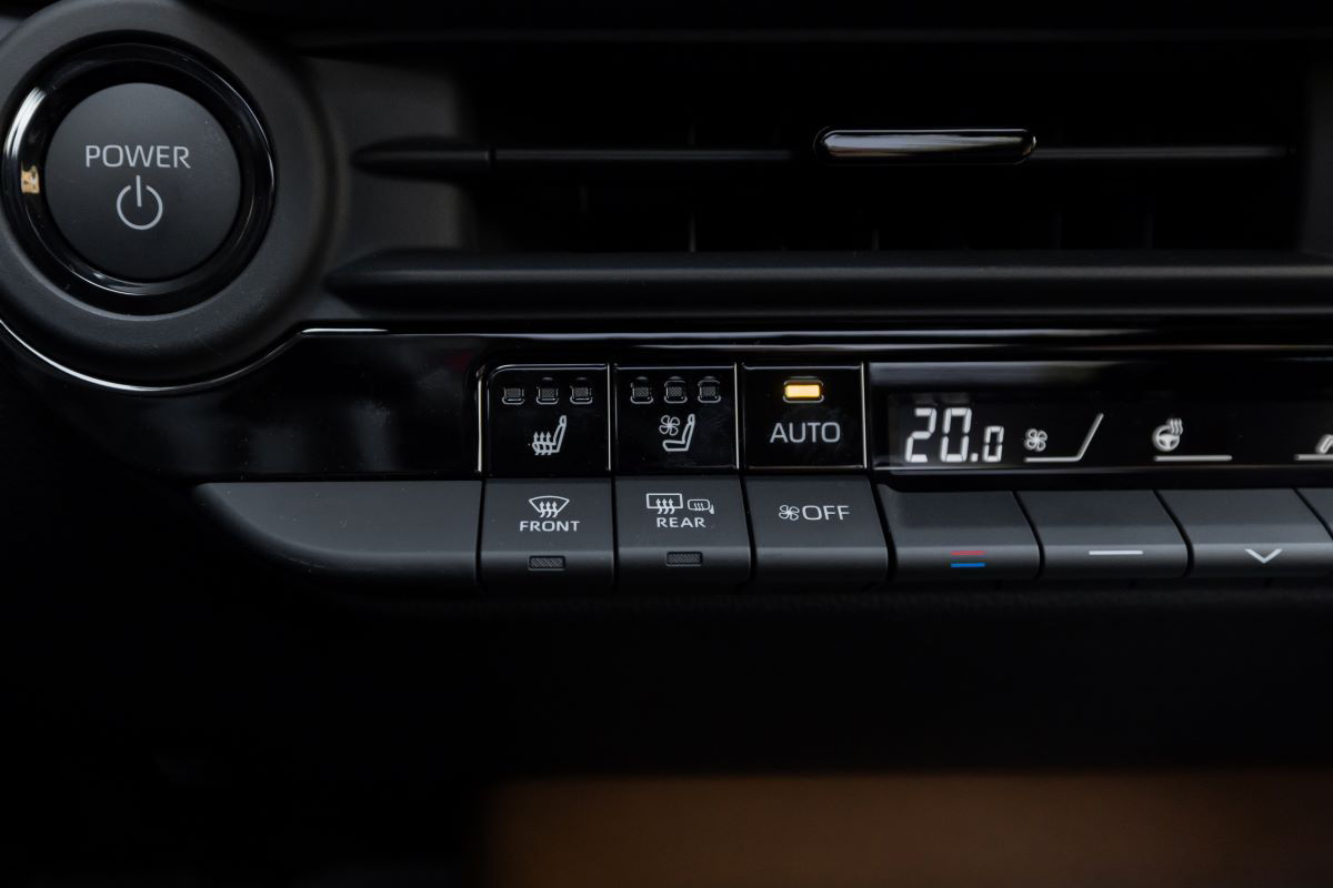 Toyota Crown Signia AC Dashboard