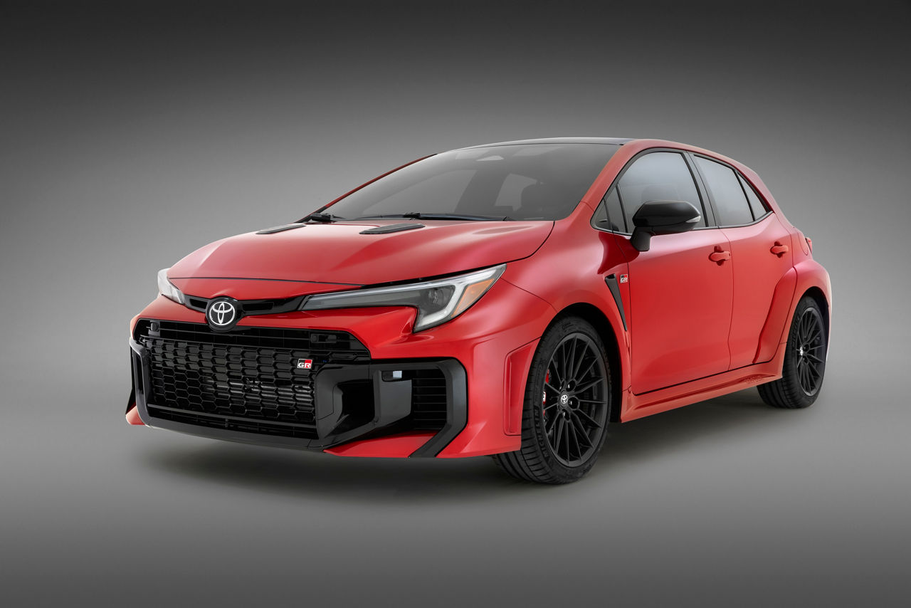 2025_Toyota_GR_Corolla_SurpersonicRed_001