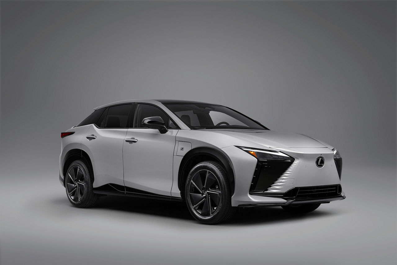 2026 Lexus RZ 550e 01