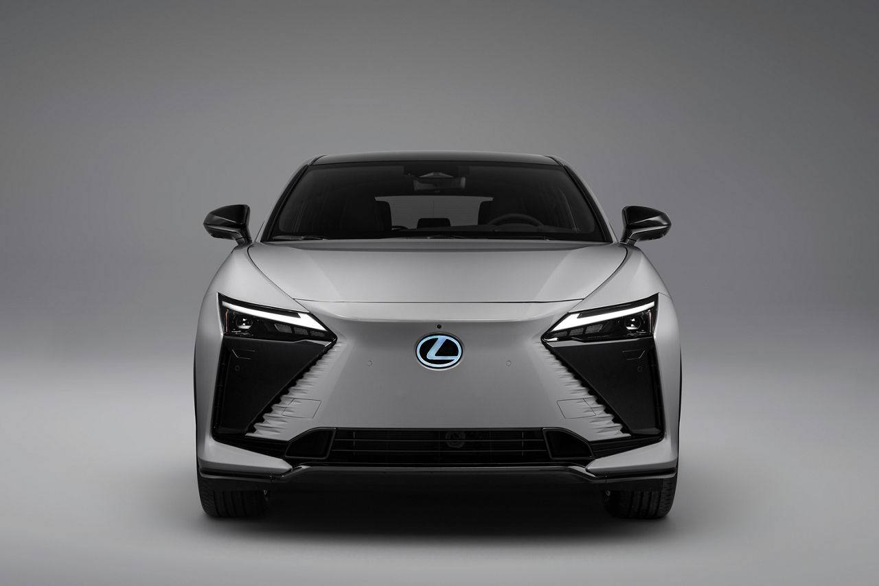 2026 Lexus RZ 550e 01