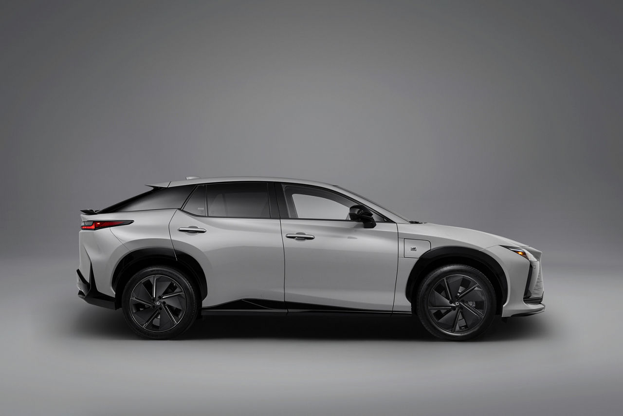 2026 Lexus RZ 550e 03
