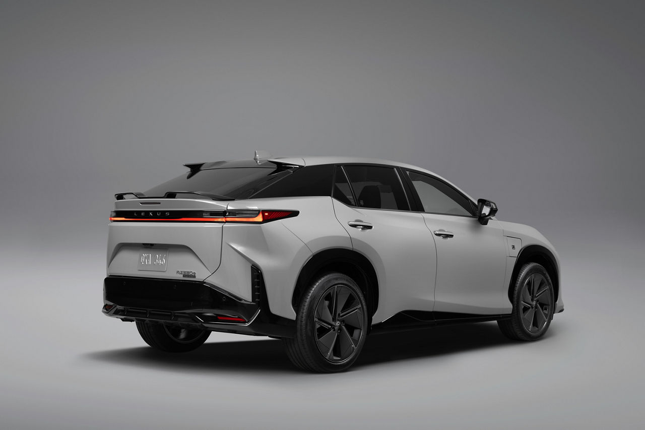 2026 Lexus RZ 550e 04