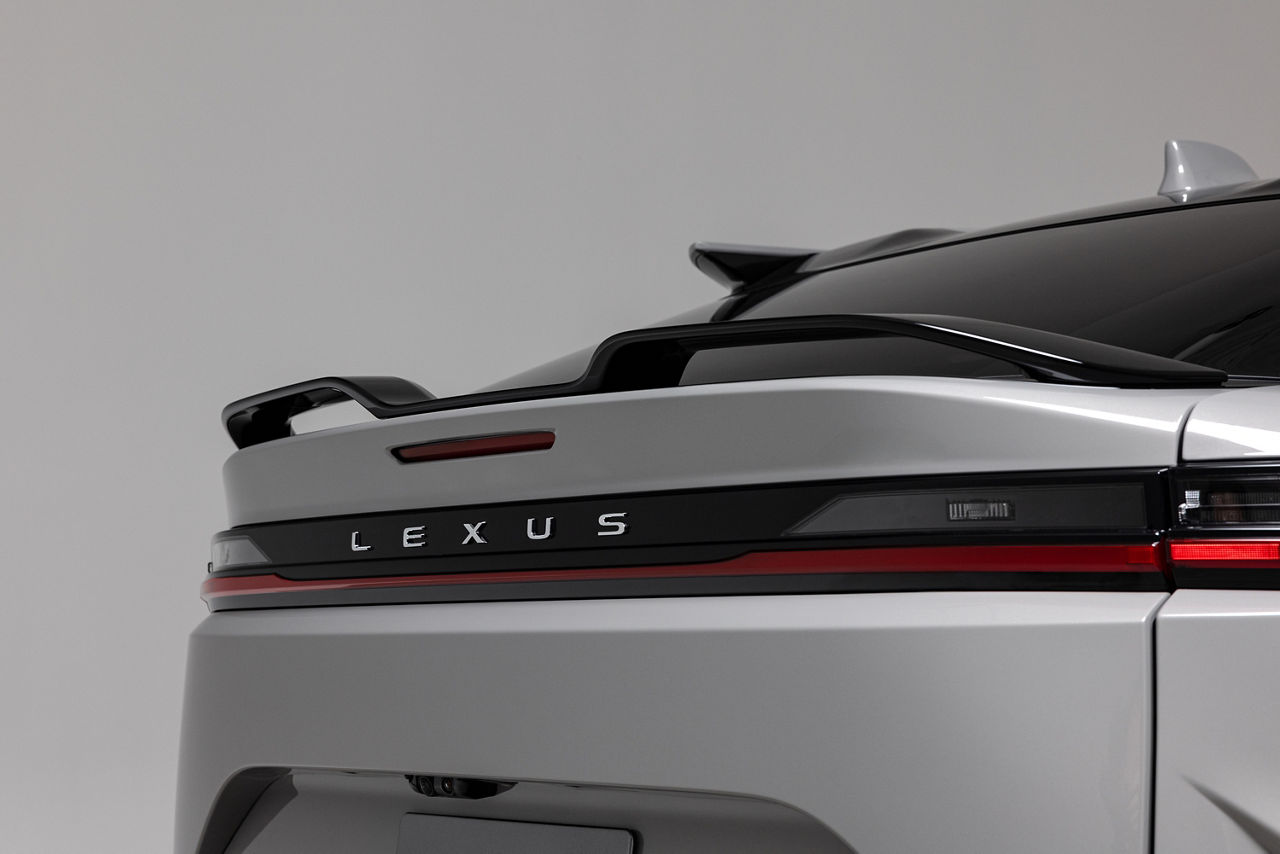 2026 Lexus RZ 550e 09