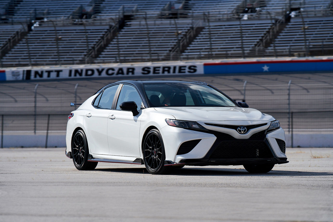 2020 Toyota Camry TRD Windchill Pearl Midnight Roof 002