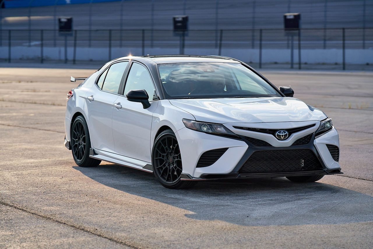 2020 Toyota Camry TRD Windchill Pearl Midnight Roof 003