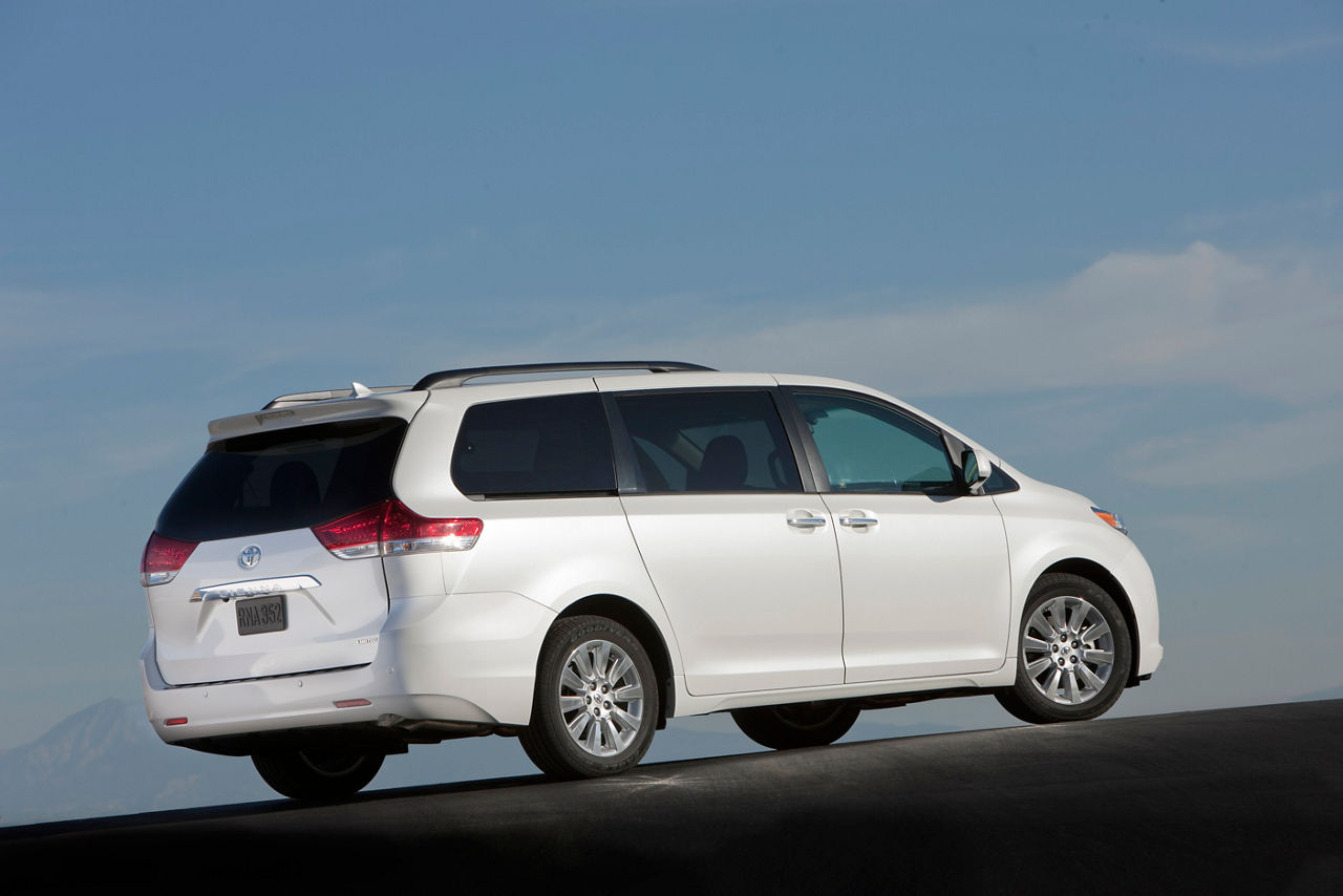 2011 best sale toyota minivan