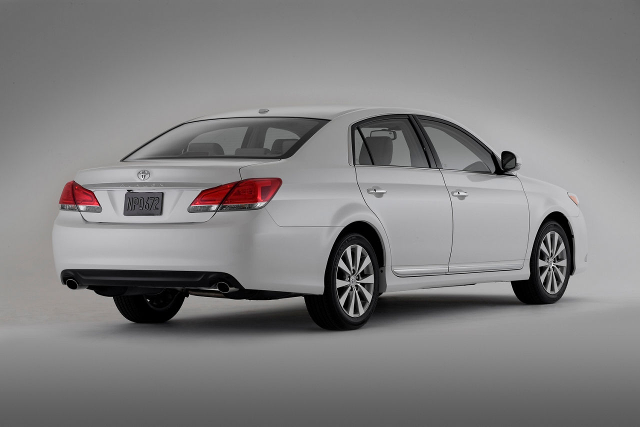 2011 Toyota Avalon 1
