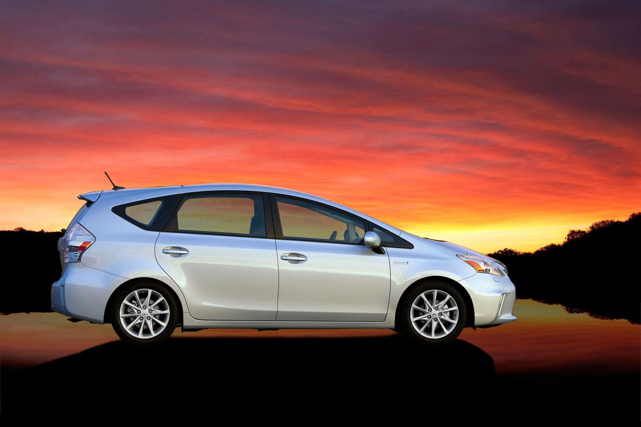 2012 Toyota Prius V 04