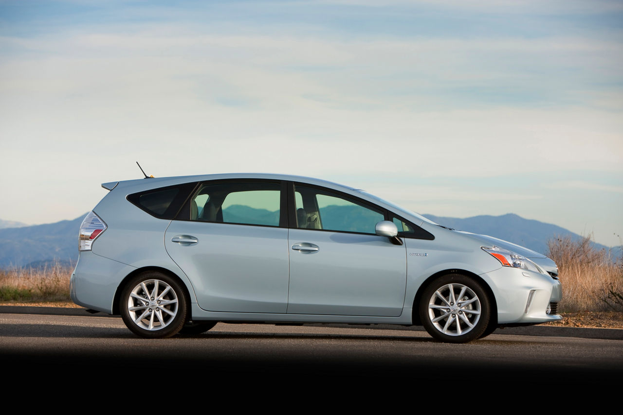 2012 Toyota Prius V 18