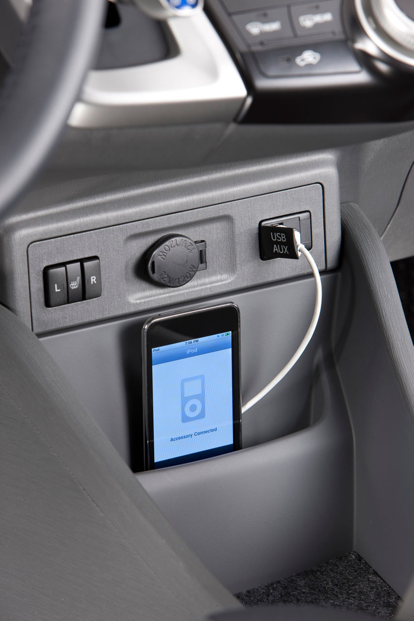 2012 Toyota Prius V 44